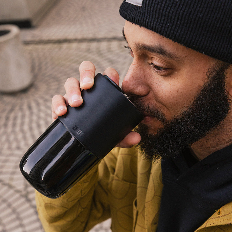daily-on-the-go-set-w4 16oz_rise_tumbler_black_man_drink_square.jpg