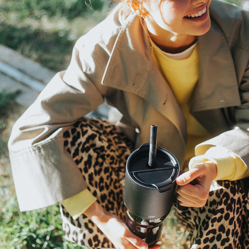 26oz-rise-tumbler-with-straw-lid-z2 26oz_rise_tumbler_black_woman_topview_square.jpg