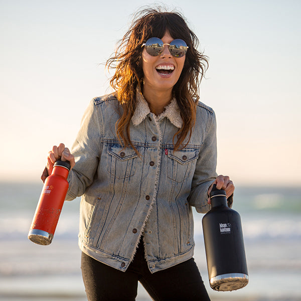 64oz-classic-with-loop-cap-g5 64oz_insulated_classic_black_beach_smile_square.jpg