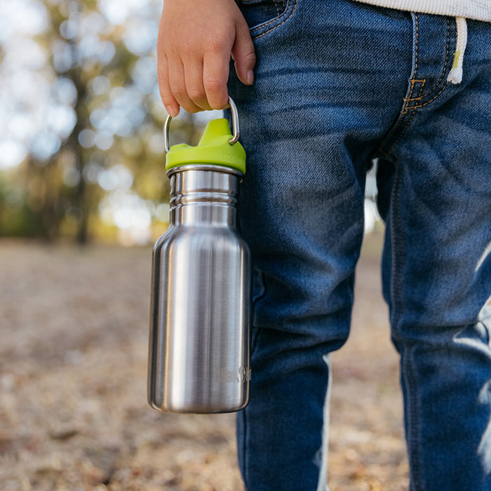 classic-kid-sippy-cap-h8 K12CNSIPPY-BS-kids_sippy_bottle_carry_lifestyle_f9e24b84-a0ae-465d-aad5-3c60c5592b7d.jpg