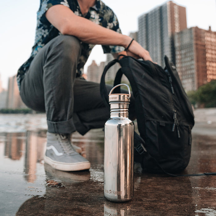 27oz-reflect-with-bamboo-cap-t7 K27SSLRF-MS-BAMBOO_reflect-bottle_city_lifestyle_ff882516-9bd8-49cf-b515-736a0a9c889f.jpg