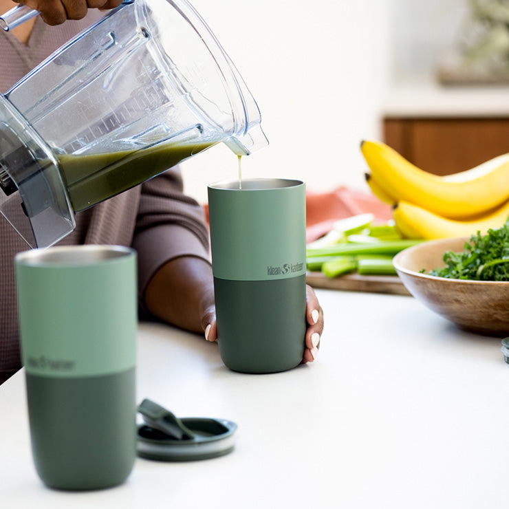 smoothie-set-u4 smoothie_kit_rise_tumbler_smoothie_pour.jpg